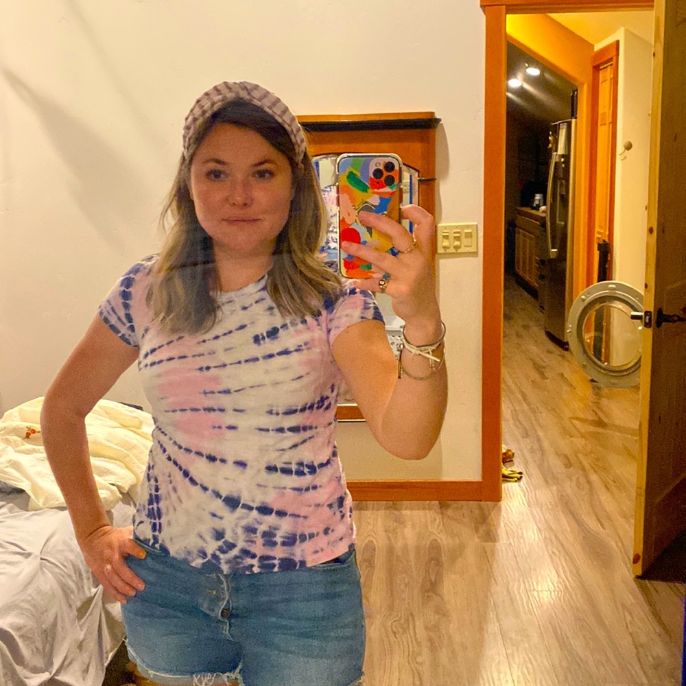 Cute and comfy tie die Gap tee!